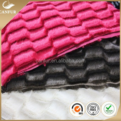 中等重量 ファッショナルの100%ポリエステル ニット 衣料品のPVプラッシュ織物生産者