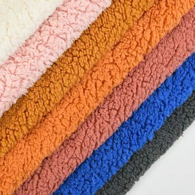 中等重量 プリント ポリエステル フェイックス シェルパ フリース 服装用 リサイクル